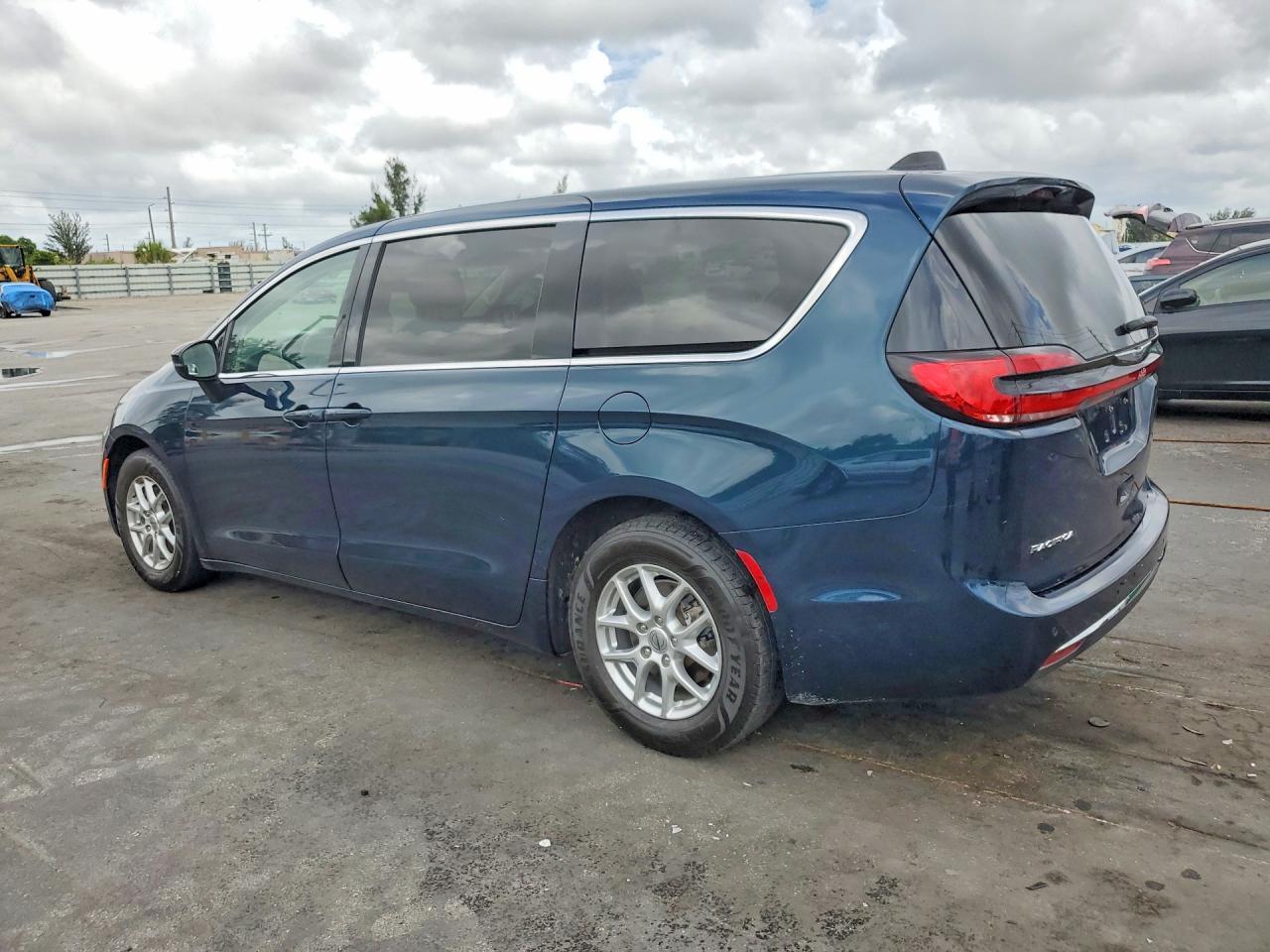 2023 Chrysler Pacifica Touring L - Фото 2