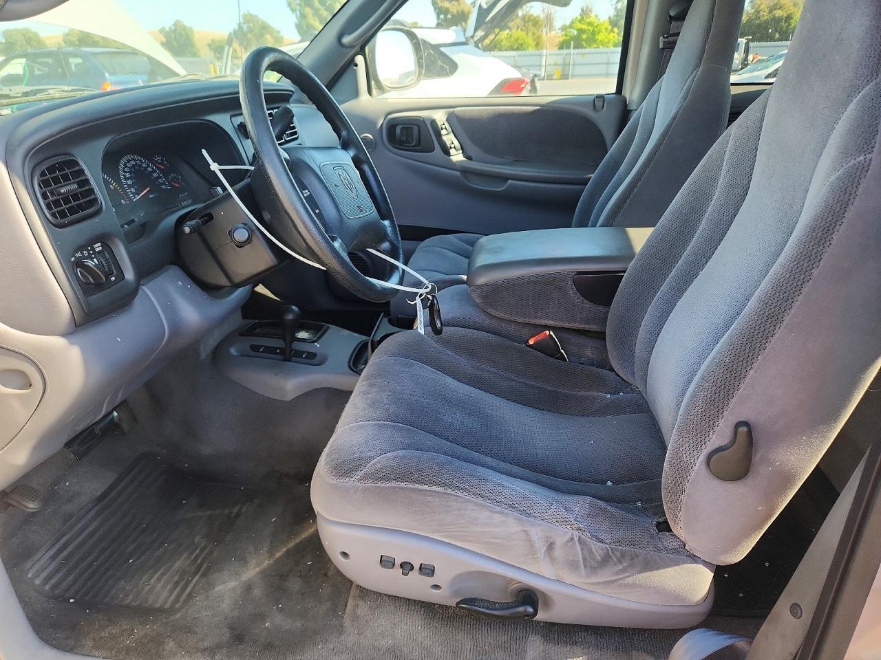 2000 Dodge Dakota - Image 7