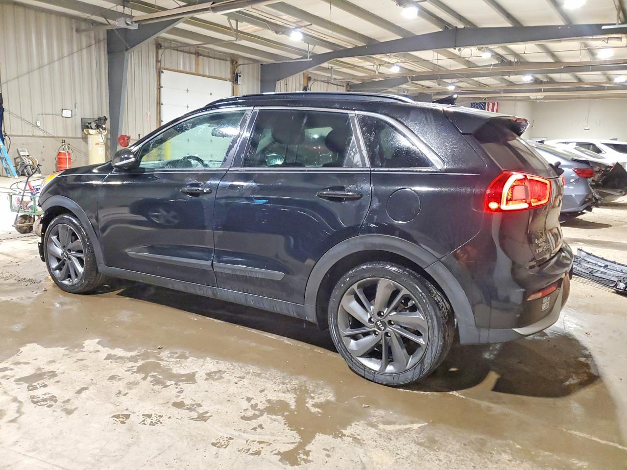 2017 Kia Niro Ex - Image 2