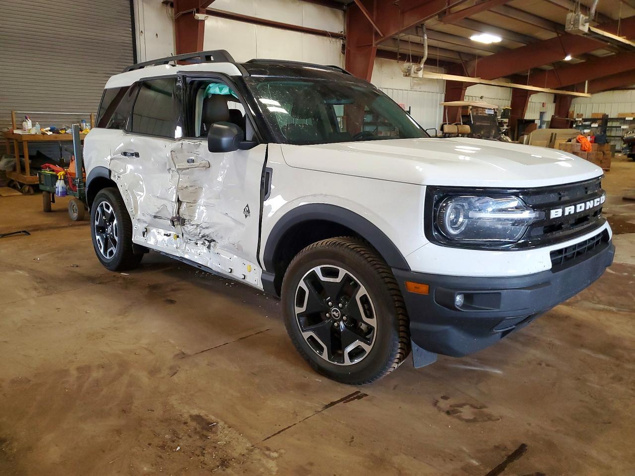 2023 Ford Bronco Sport Outer Banks - Image 4