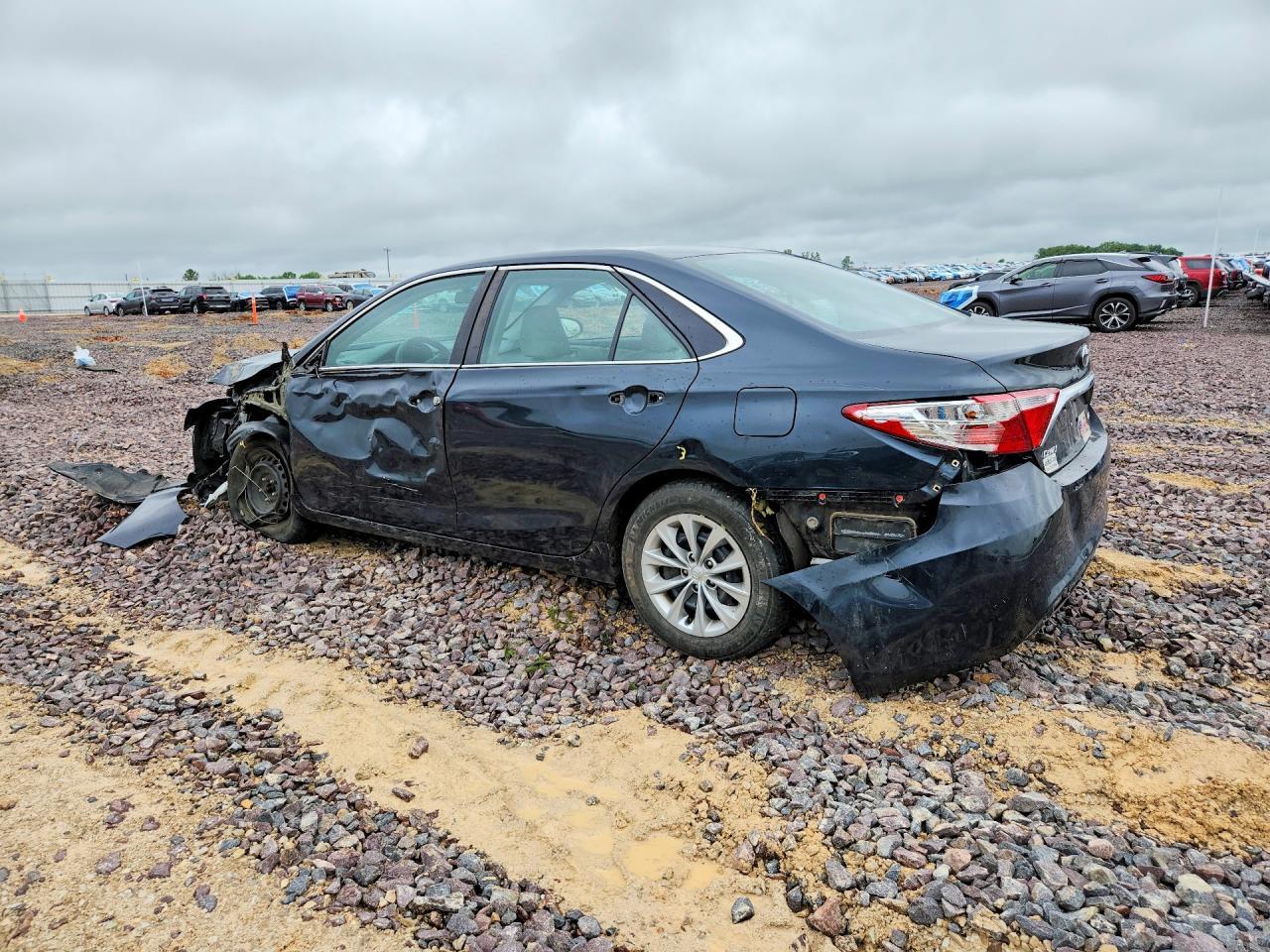 2016 Toyota Camry /Le/ - Фото 2
