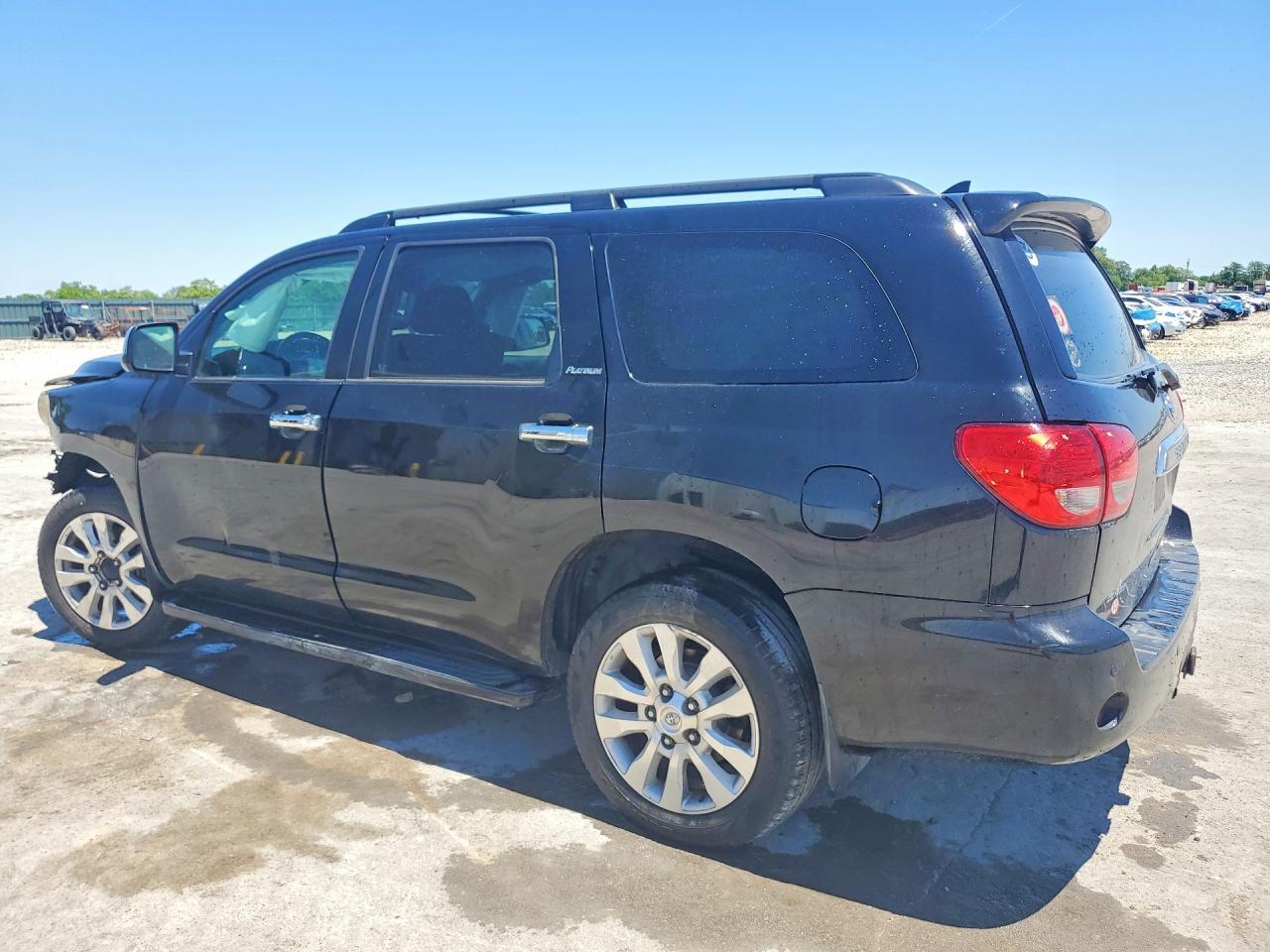 2013 Toyota Sequoia Platinum - Фото 2