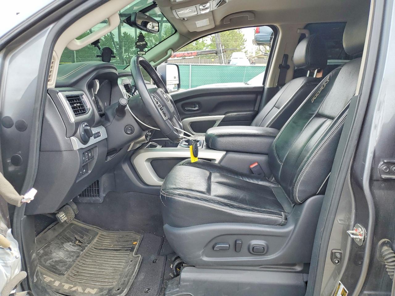 2017 Nissan Titan Pro-4X - Фото 7
