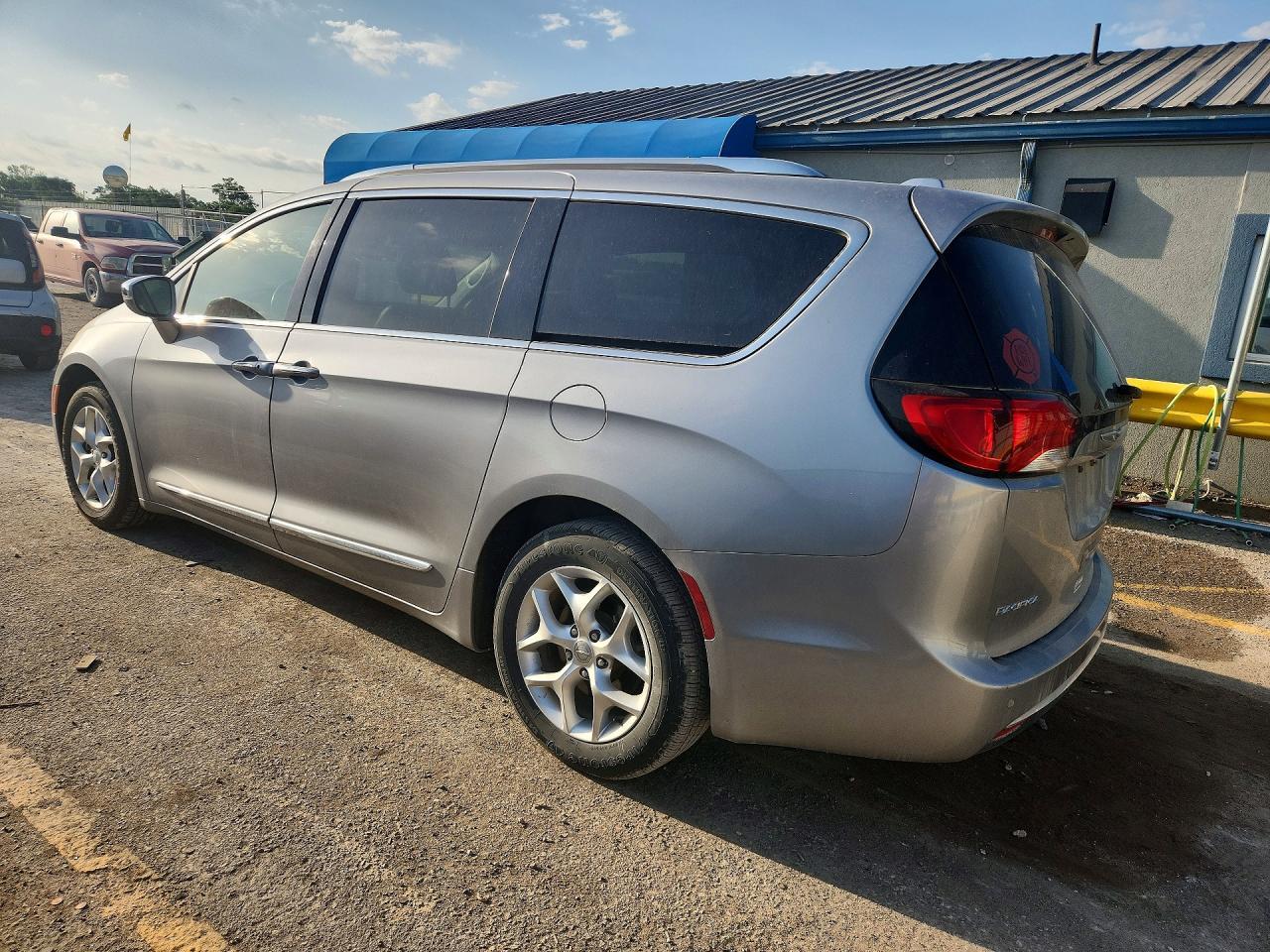 2020 Chrysler Pacifica Limited - Фото 2