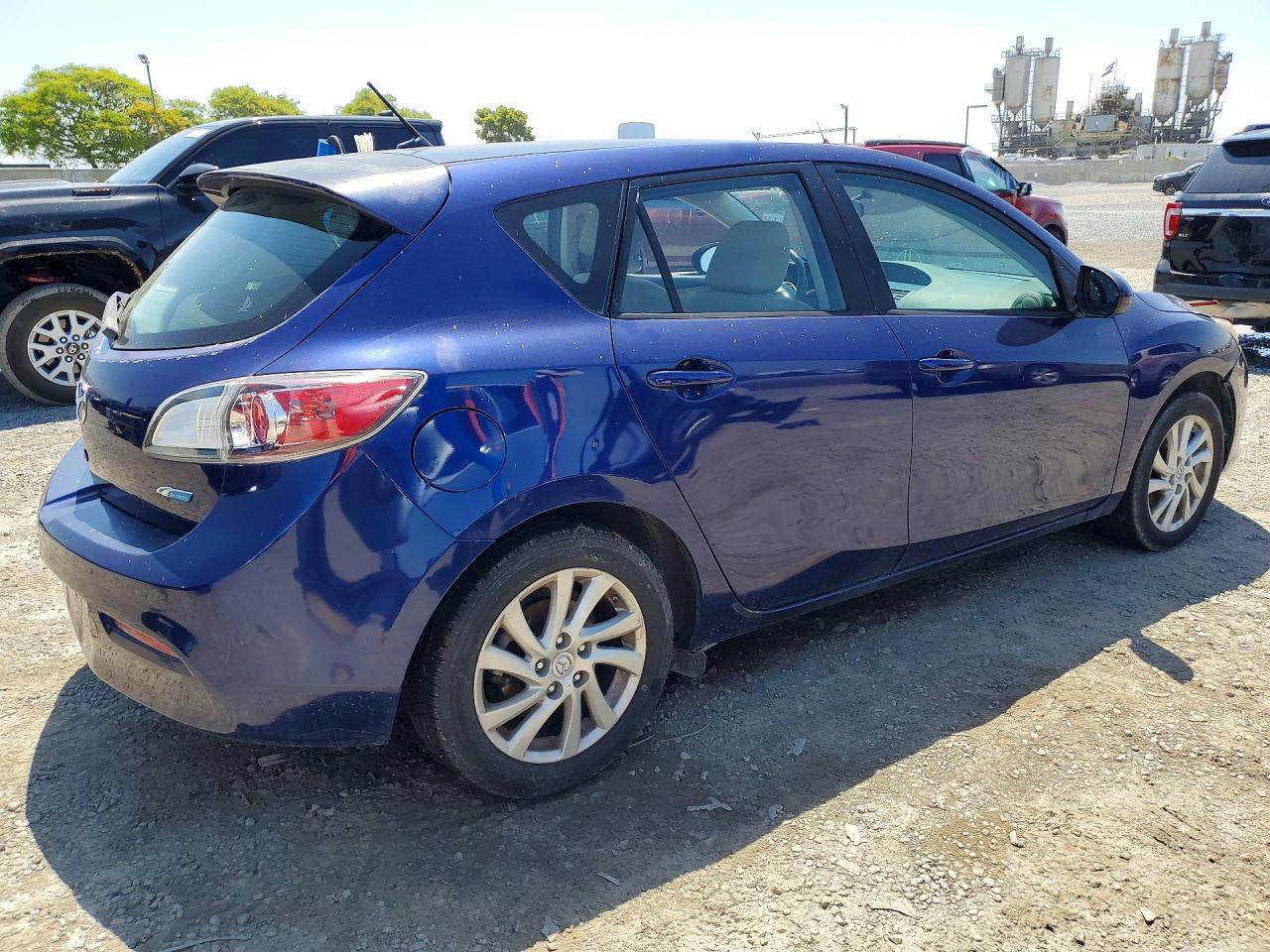 2012 Mazda 323 - Image 3