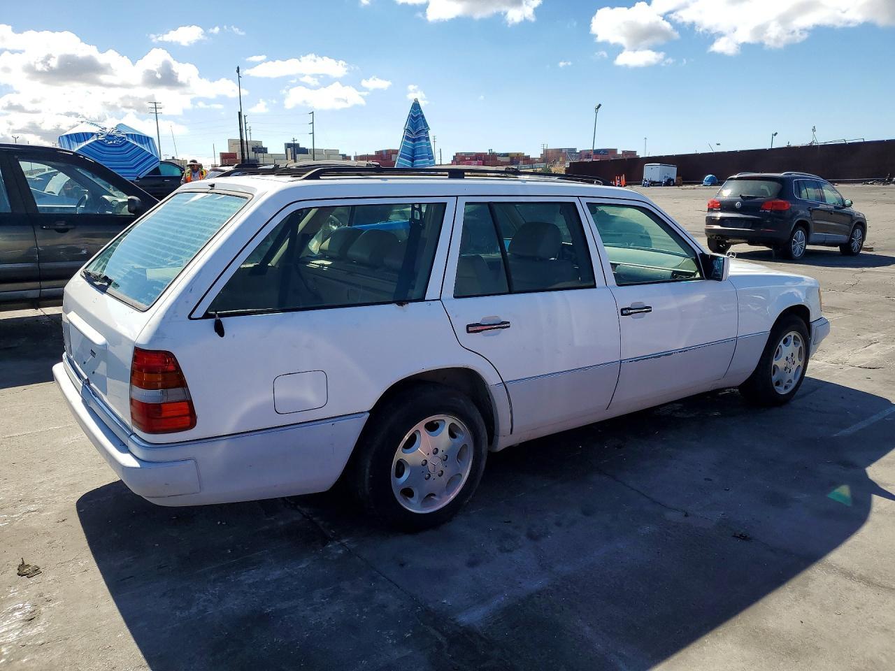 1995 Mercedes-Benz E 320 - Image 3