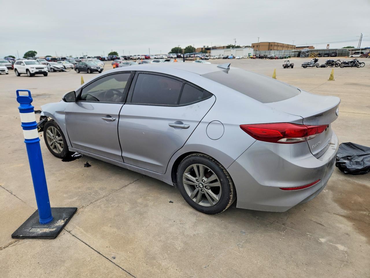 2017 Hyundai Elantra Se - Image 2