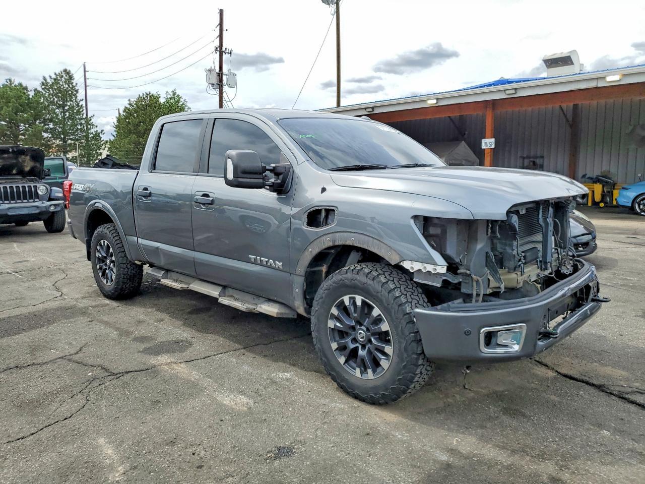 2017 Nissan Titan Pro-4X - Фото 4