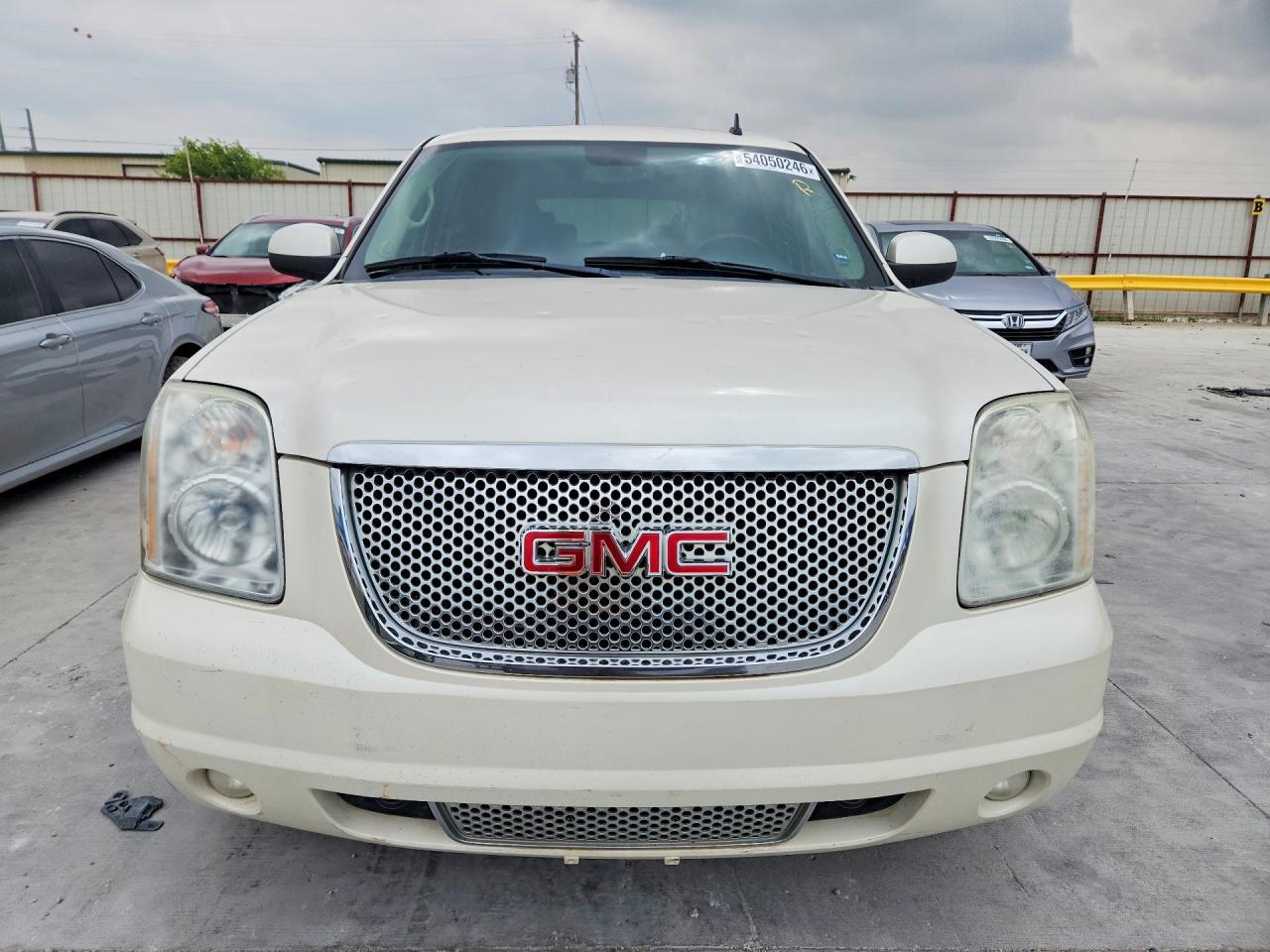 2010 GMC Yukon - Image 5