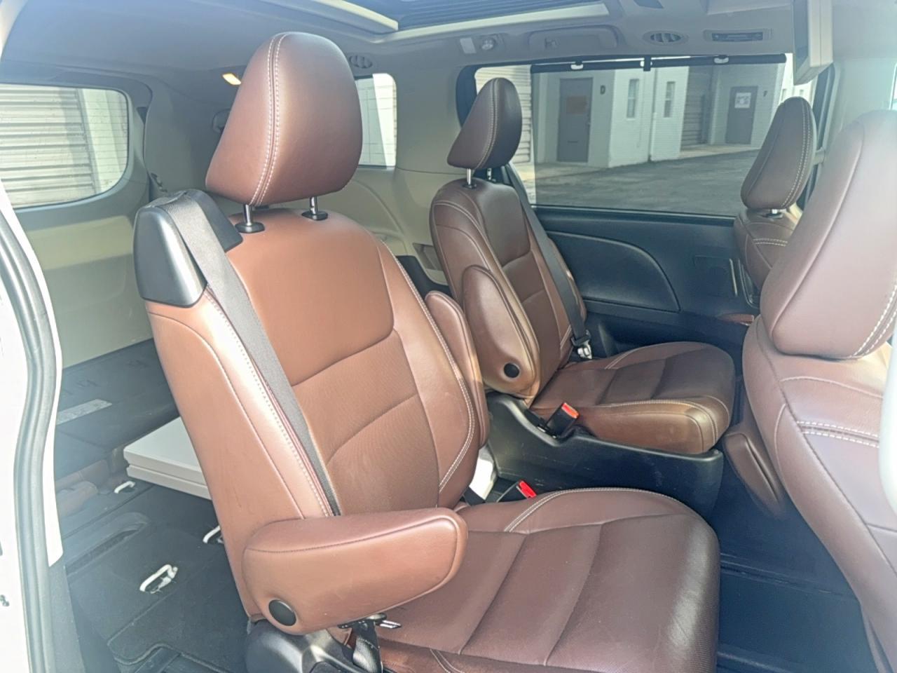 2020 Toyota Sienna Limited Premium 7-Passenger - Image 6