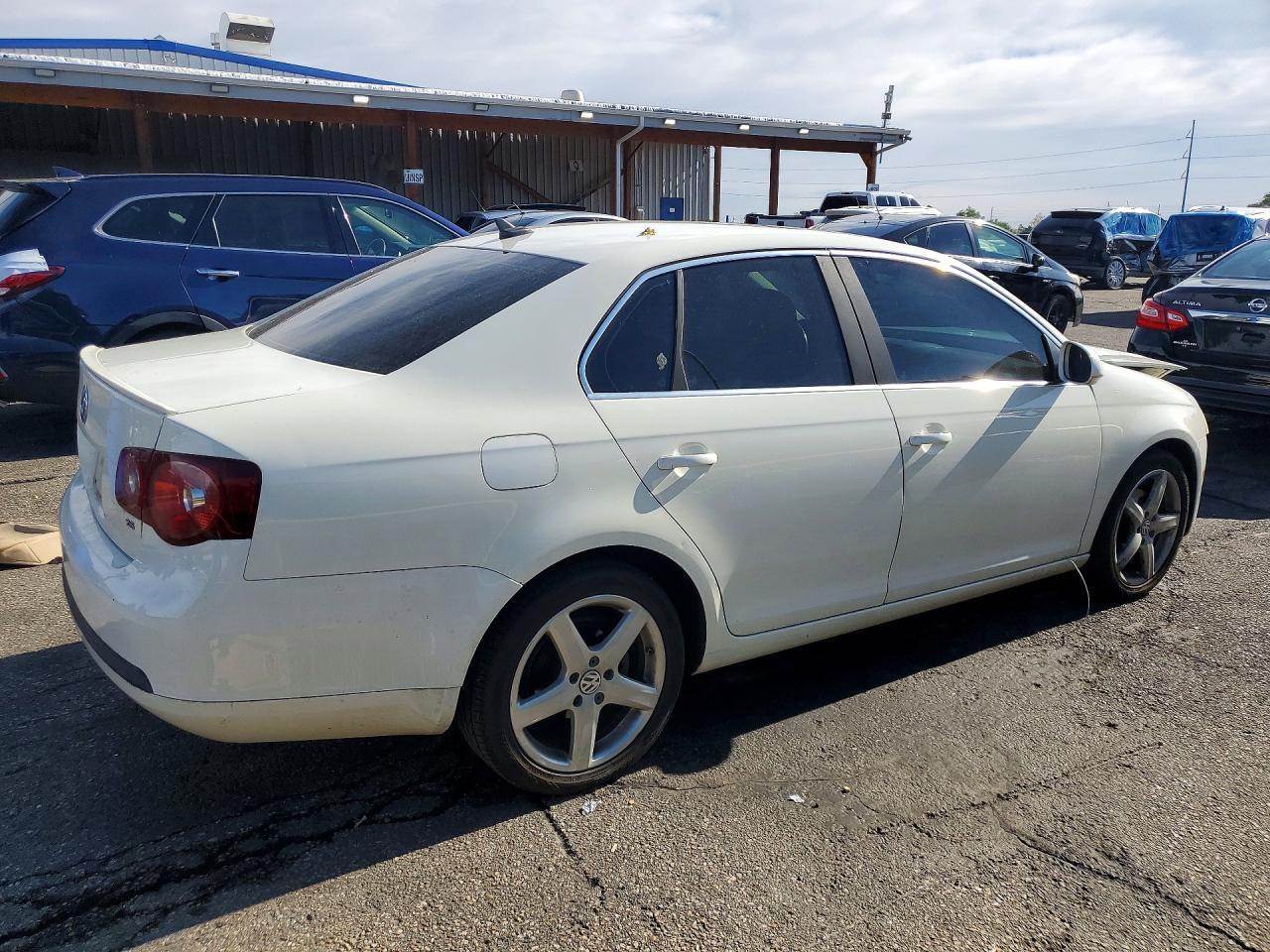 2008 Volkswagen Jetta - Image 3
