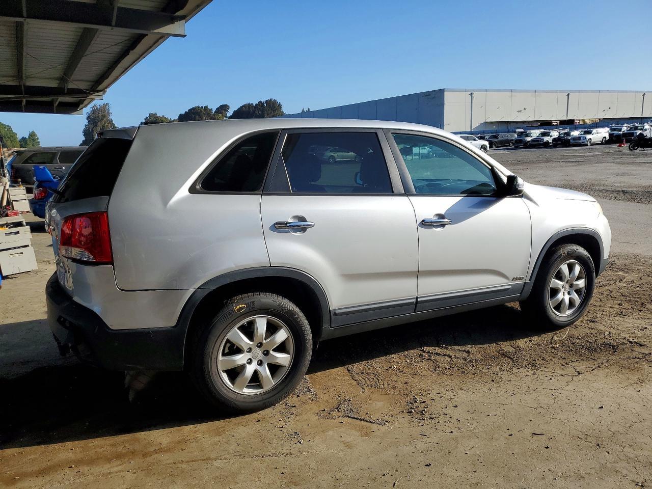 2011 Kia Sorento Lx - Image 3