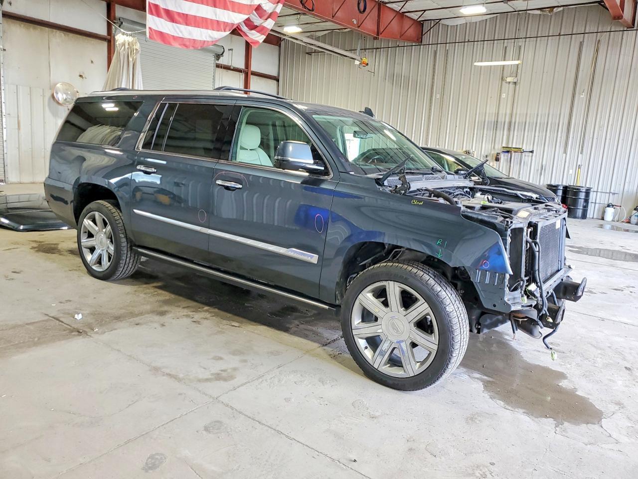 2020 Cadillac Escalade Esv Premium Luxury - Image 4