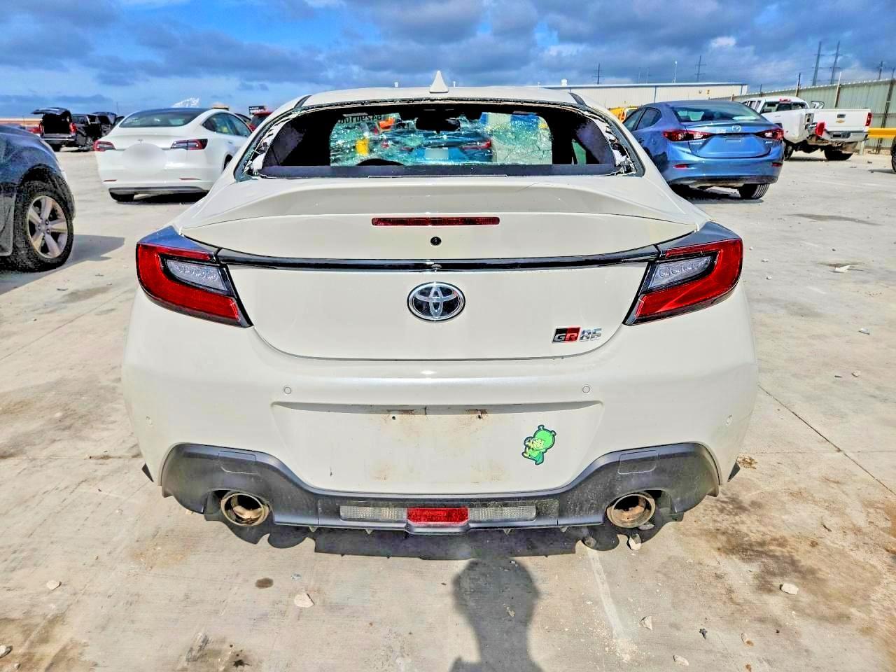 2025 Toyota Gr 86 Premium - Image 6