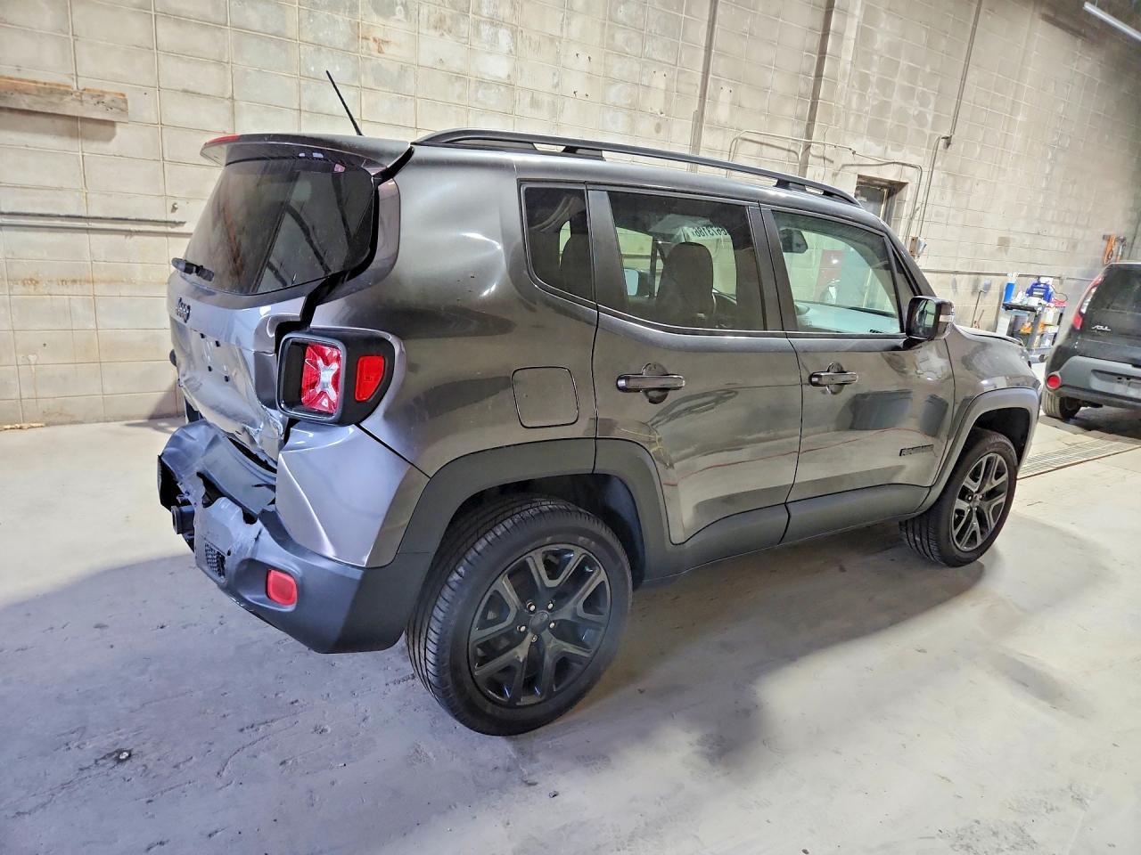 2017 Jeep Renegade Latitude - Image 3