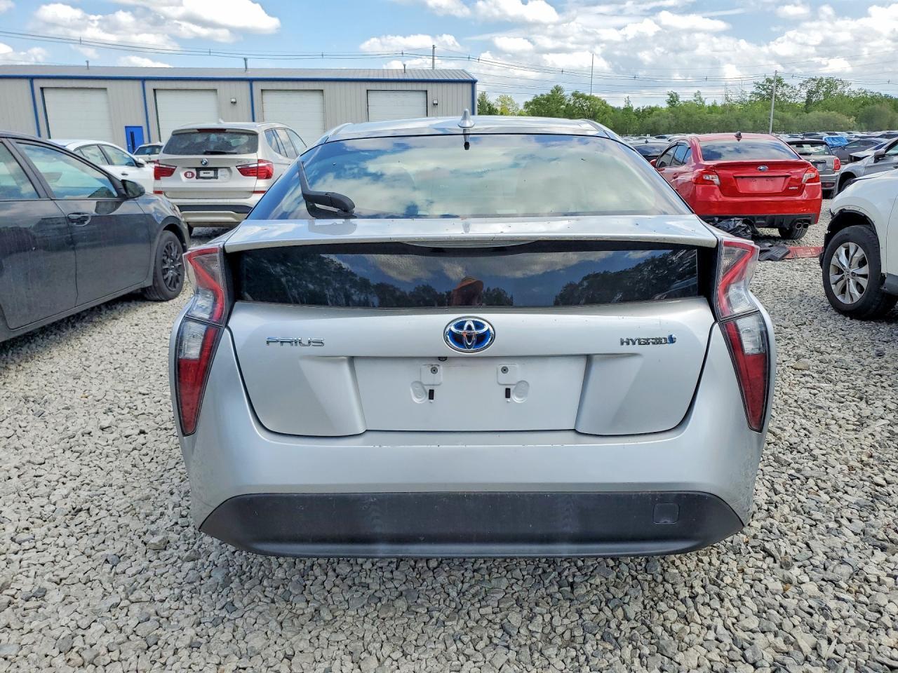 2016 Toyota Prius Two - Фото 6
