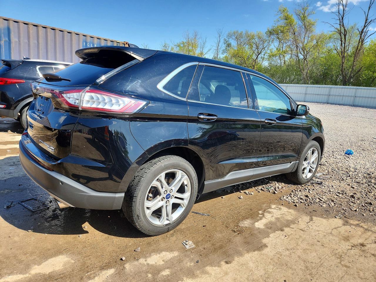 2017 Ford Edge Titanium - Image 3