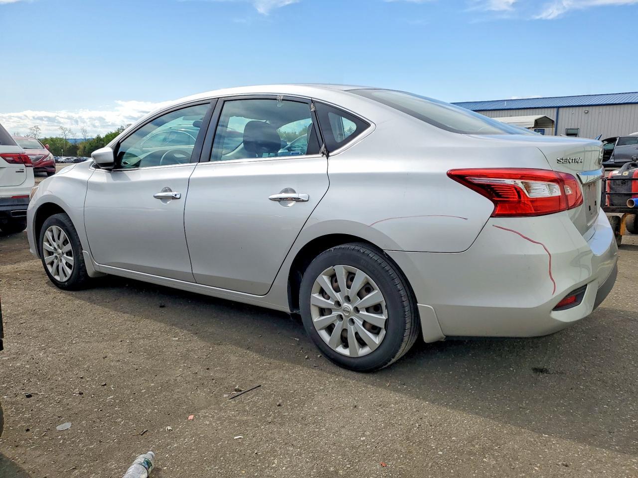 2016 Nissan Sentra S - Фото 2