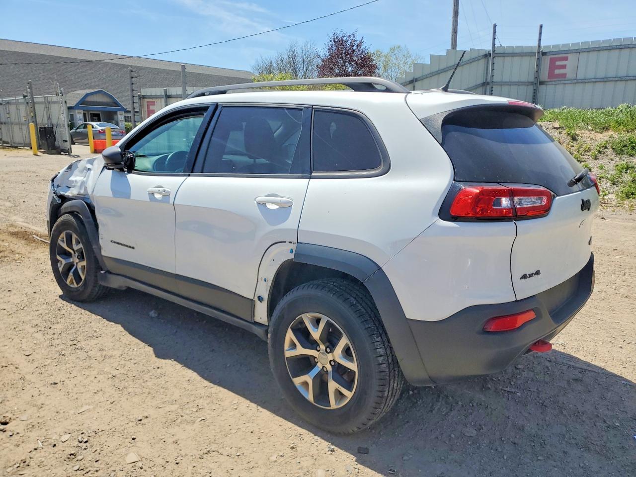 2015 Jeep Cherokee Trailhawk - Фото 2