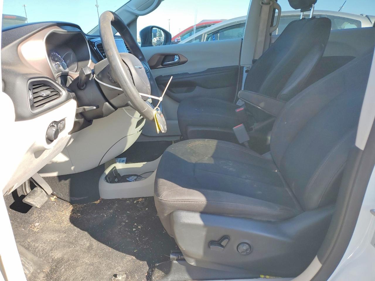 2017 Chrysler Pacifica Touring - Фото 7