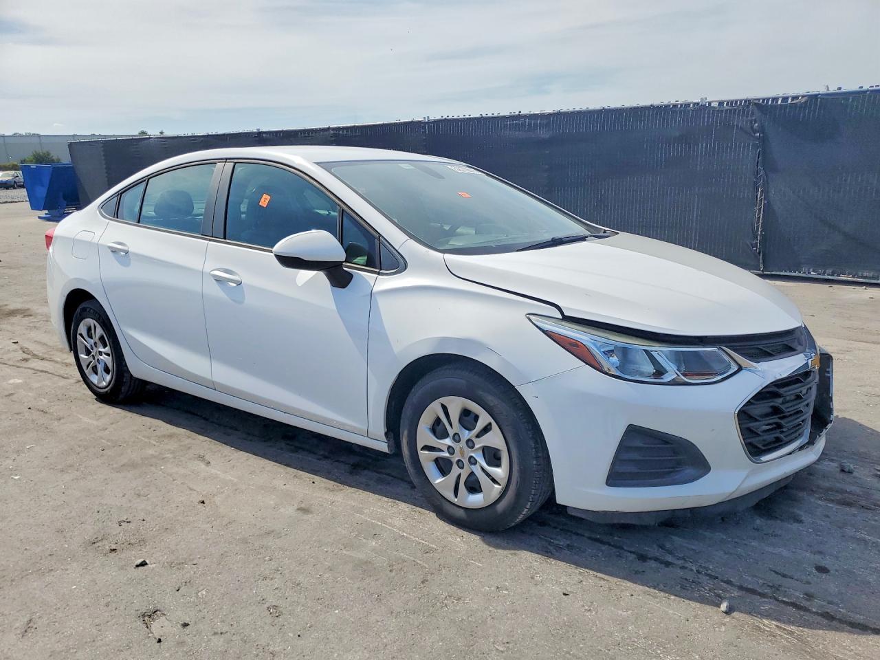 2019 Chevrolet Cruze Ls - Фото 4