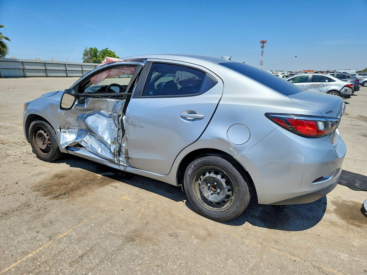 2019 Toyota Yaris L - Фото 2