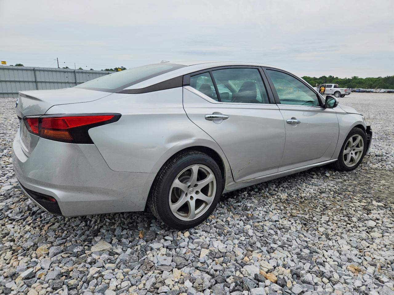 2020 Nissan Altima S - Фото 3