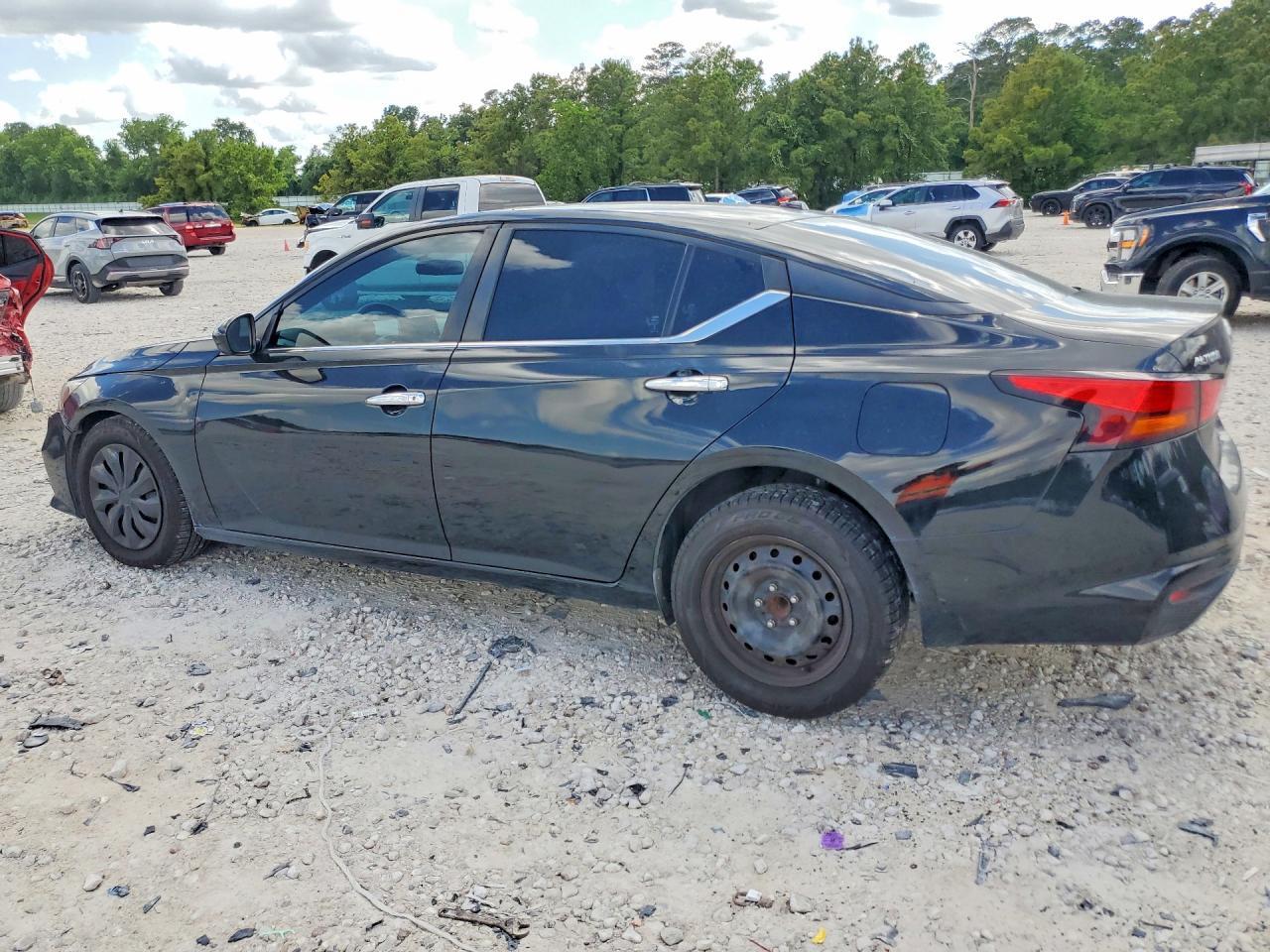 2020 Nissan Altima S - Image 2