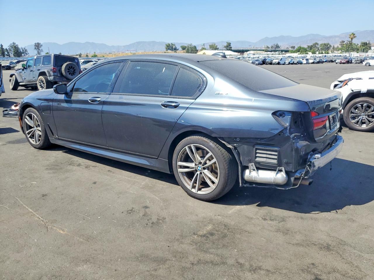 2018 BMW 740 Xe - Фото 2