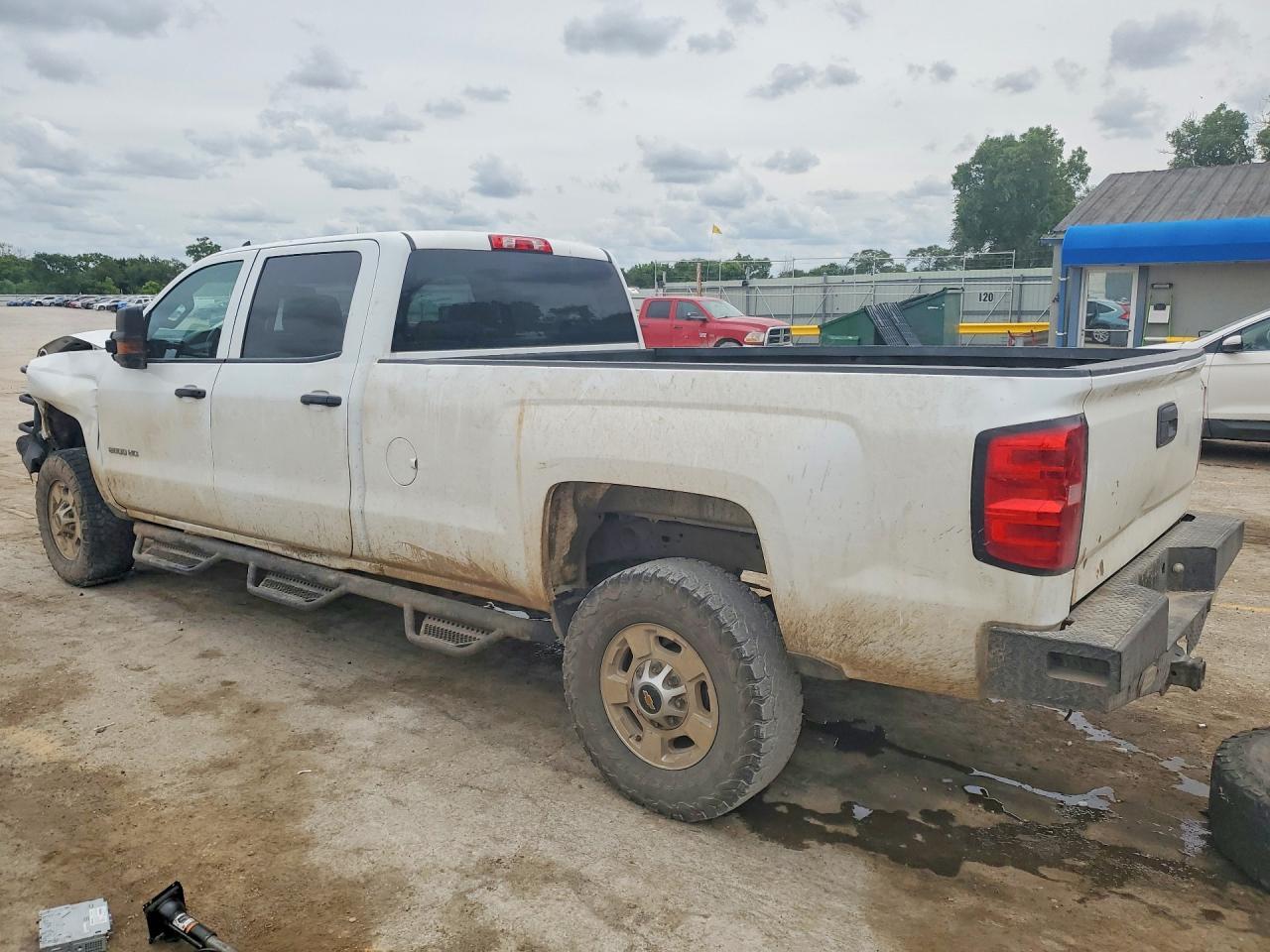 2019 Chevrolet Silverado C2500 Heavy Duty - Image 2