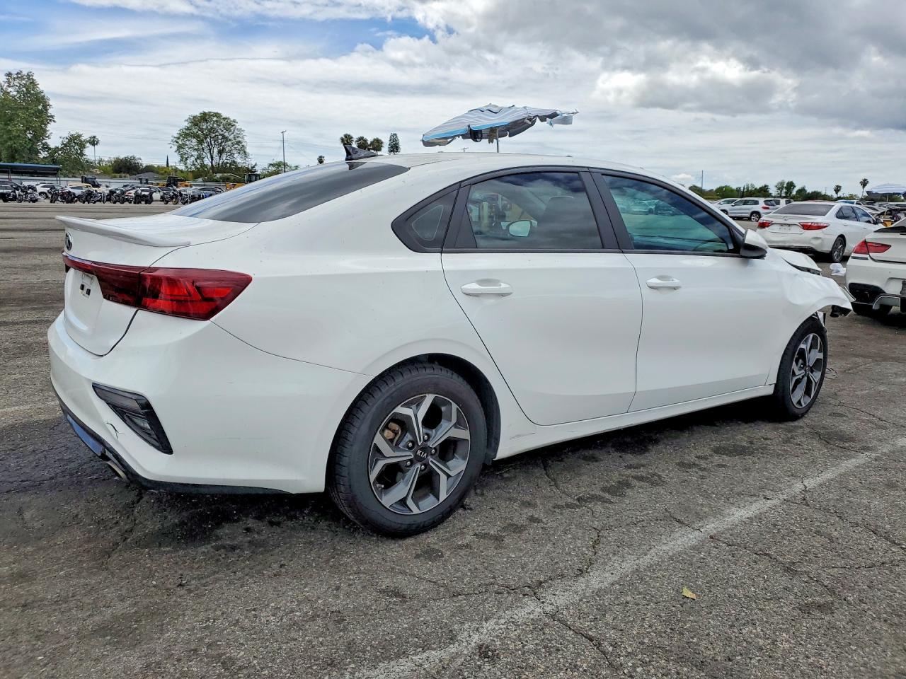 2021 Kia Forte Lxs - Image 3
