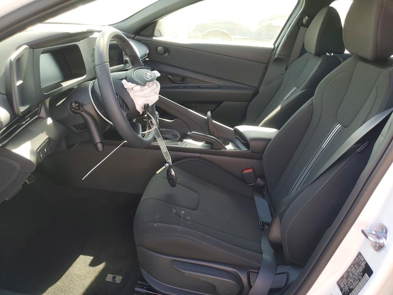 2026 Hyundai Elantra Sel Sport - Image 7