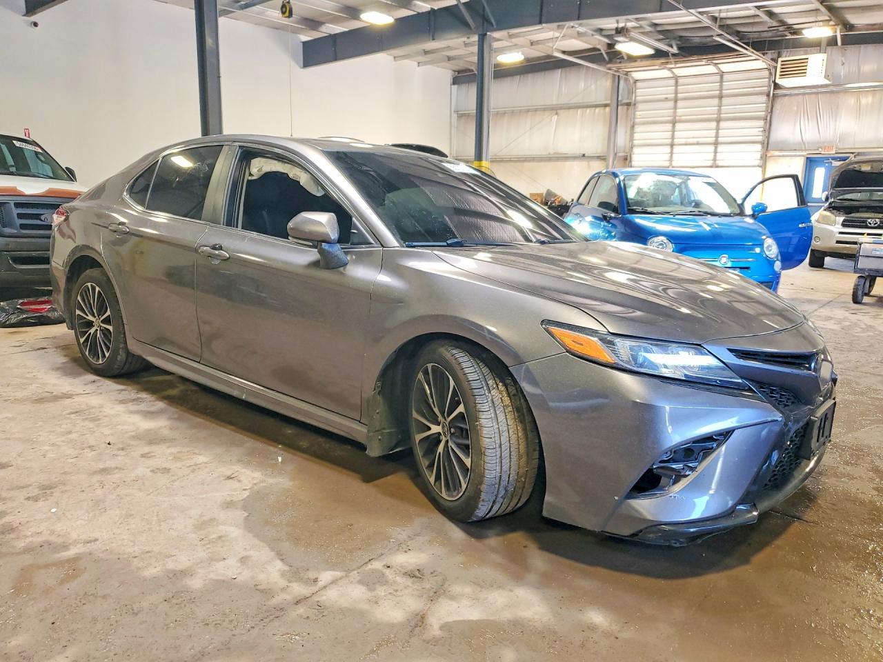 2020 Toyota Camry Se - Фото 4