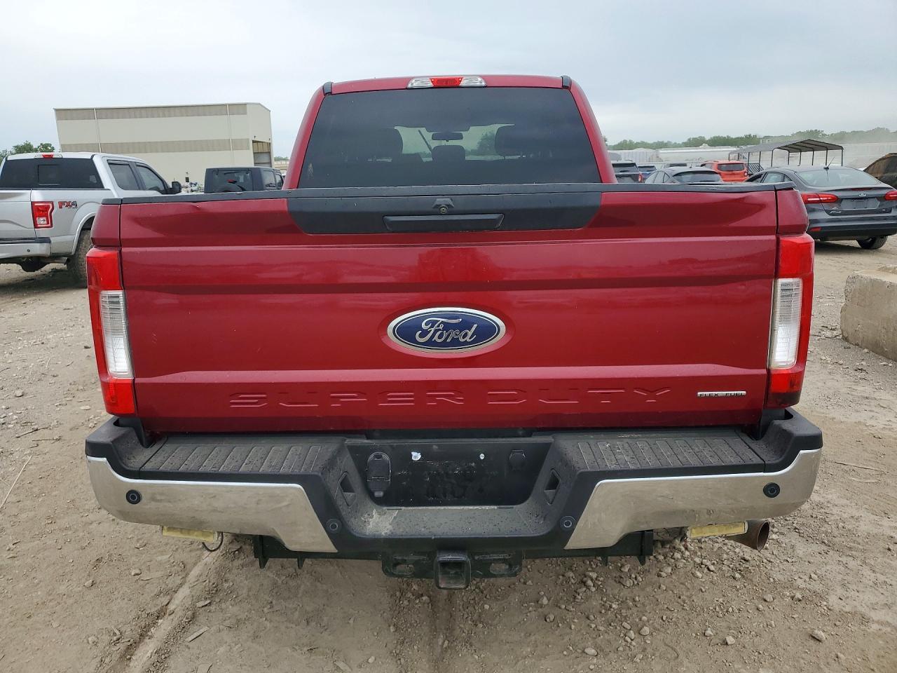 2017 Ford F250 Super Duty - Фото 6