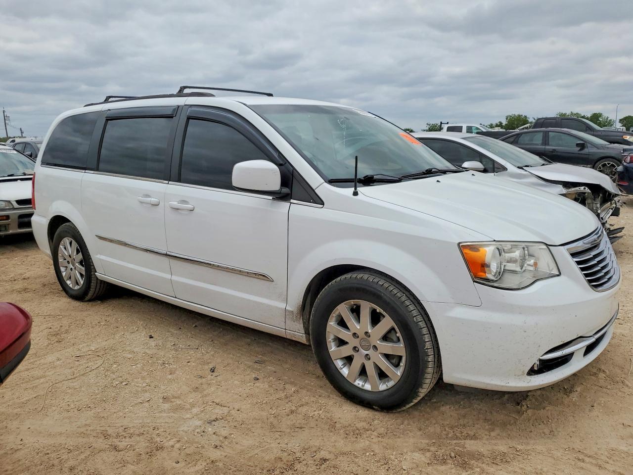 2016 Chrysler Town & Country Touring - Фото 4