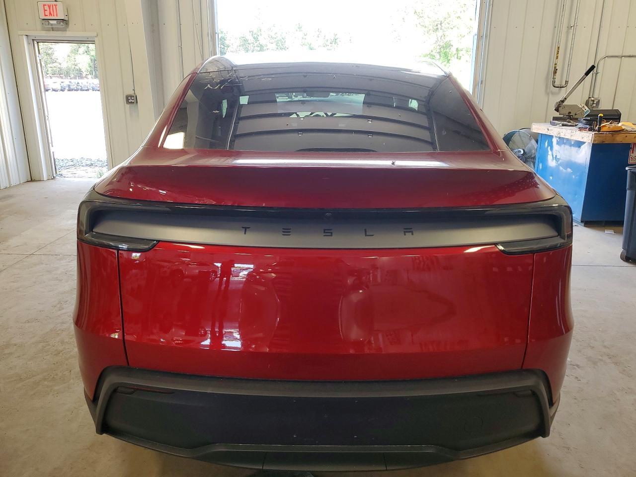 2026 Tesla Model Y - Фото 6