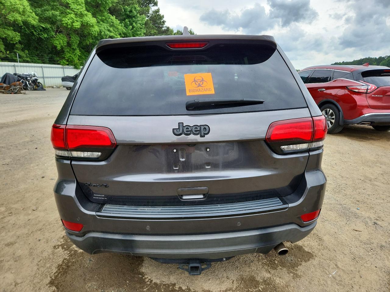 2017 Jeep Grand Cherokee Laredo - Image 6