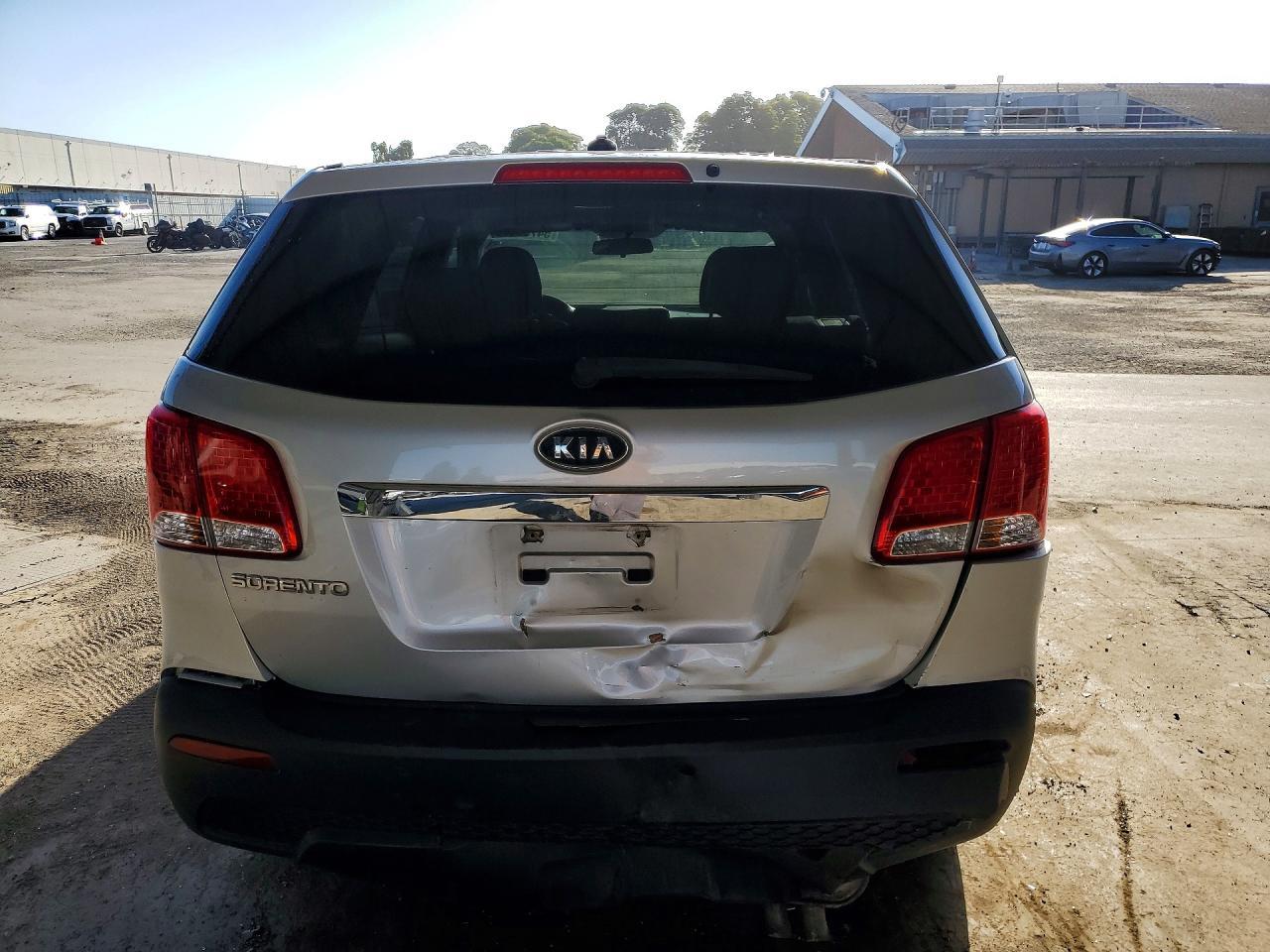 2011 Kia Sorento Lx - Image 6