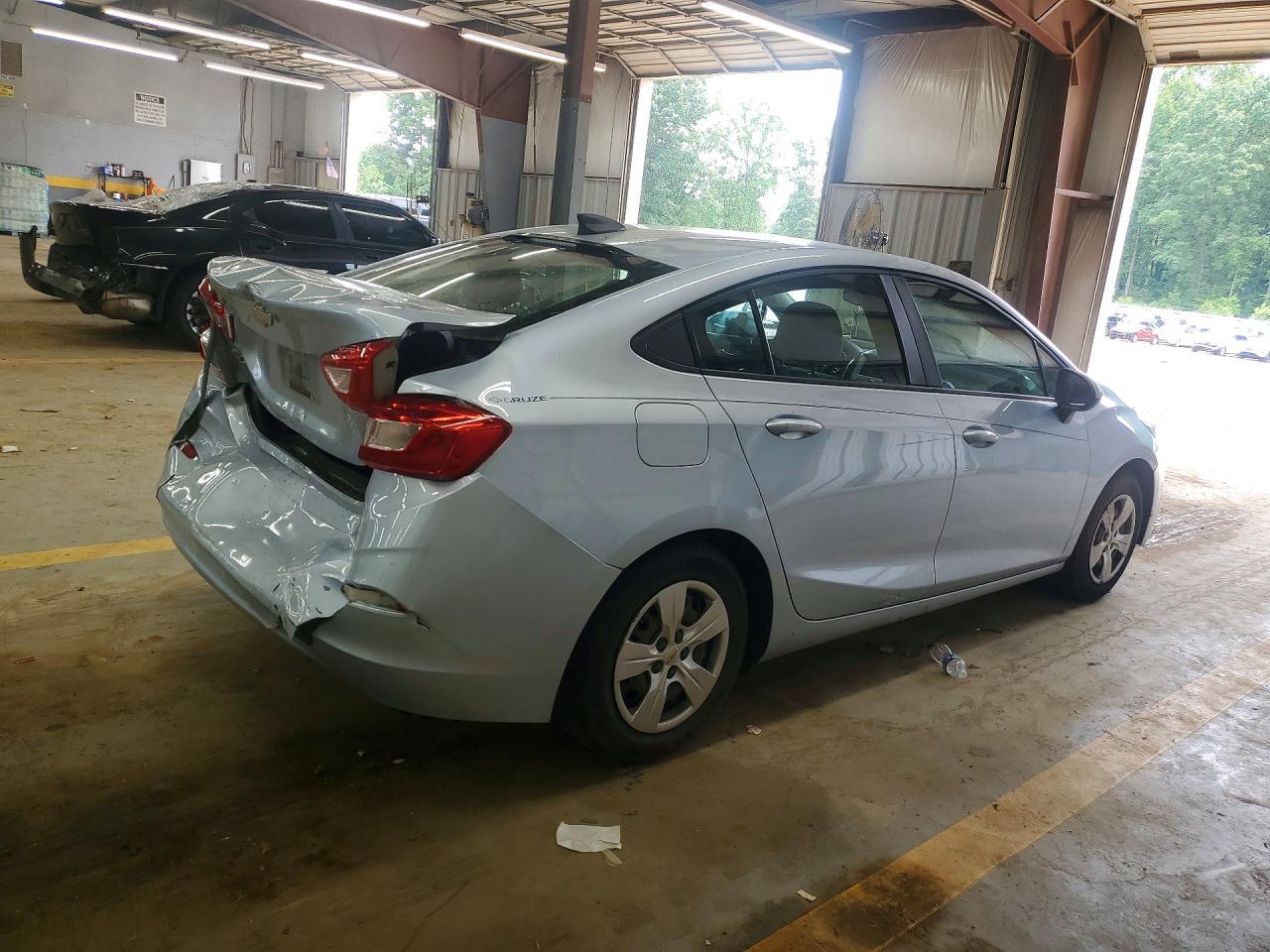 2017 Chevrolet Cruze Ls - Фото 3