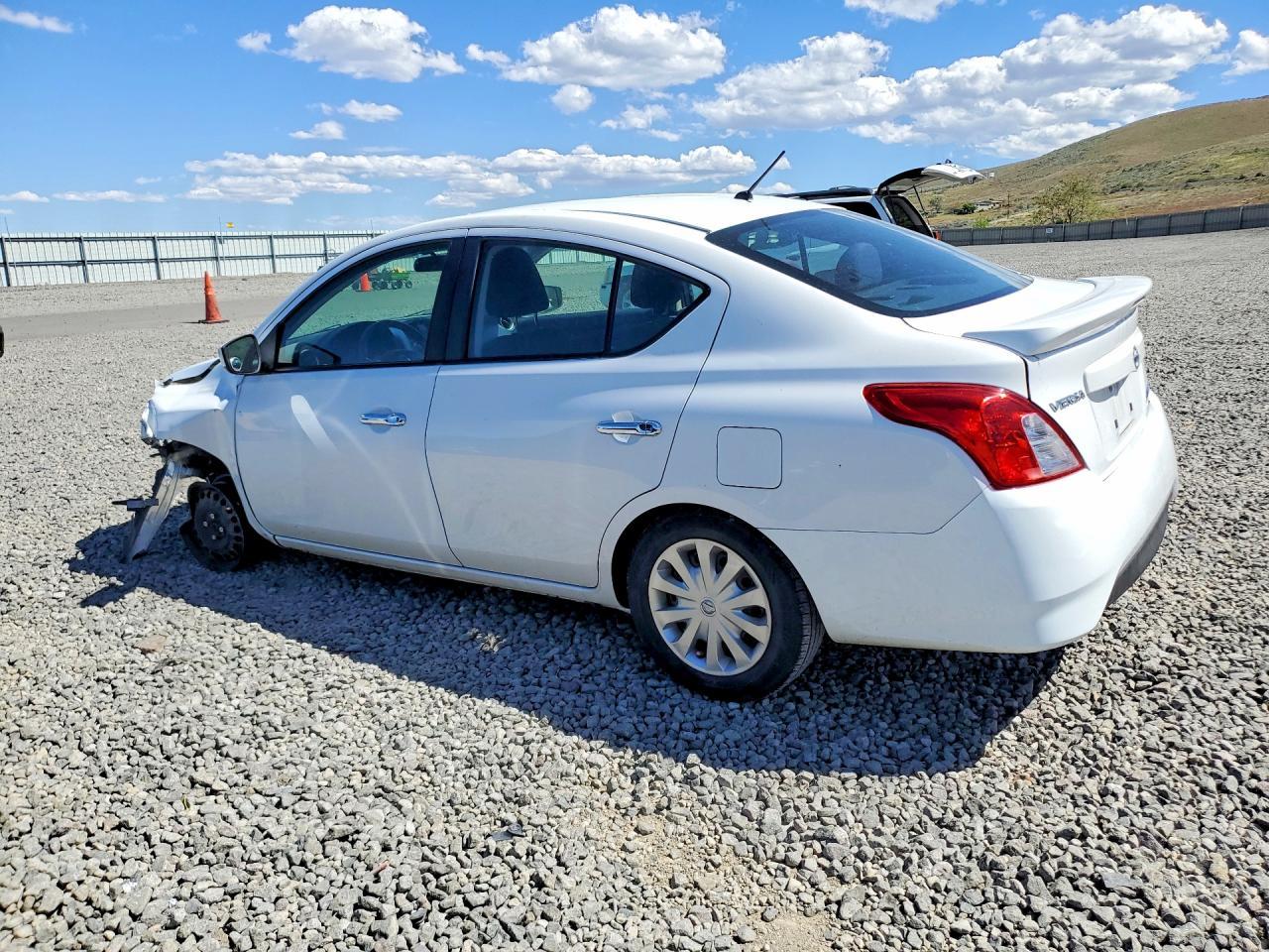 2015 Nissan Versa 1.6 Sv - Фото 2