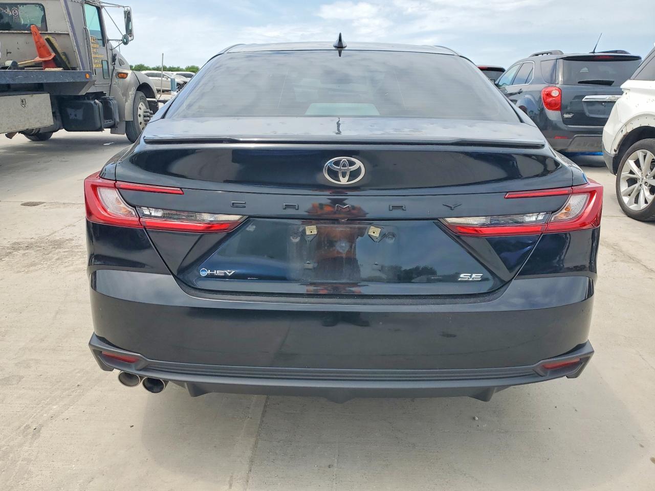 2025 Toyota Camry Se - Image 6