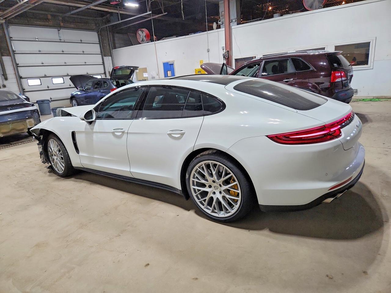 2019 Porsche Panamera 4S - Фото 2