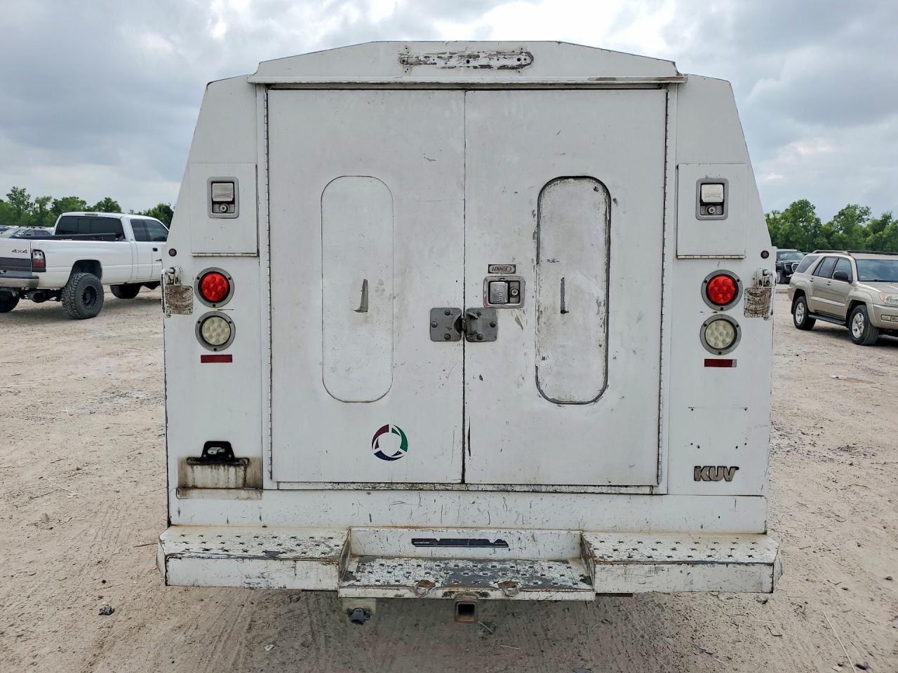 2011 GMC Savana Cutaway G3500 - Фото 6