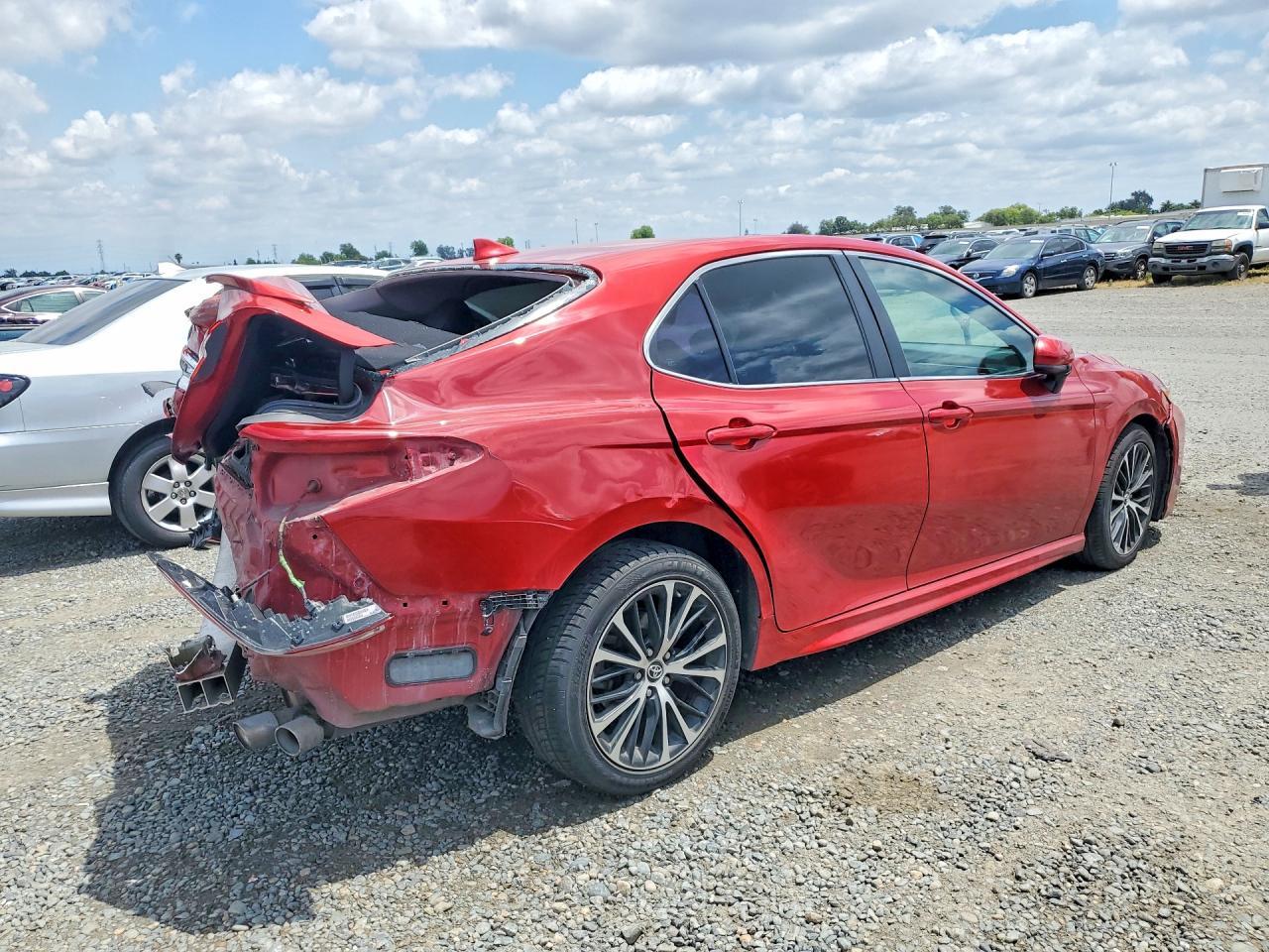2019 Toyota Camry Se - Фото 3