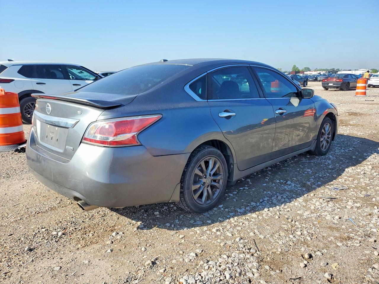 2015 Nissan Altima S - Image 3