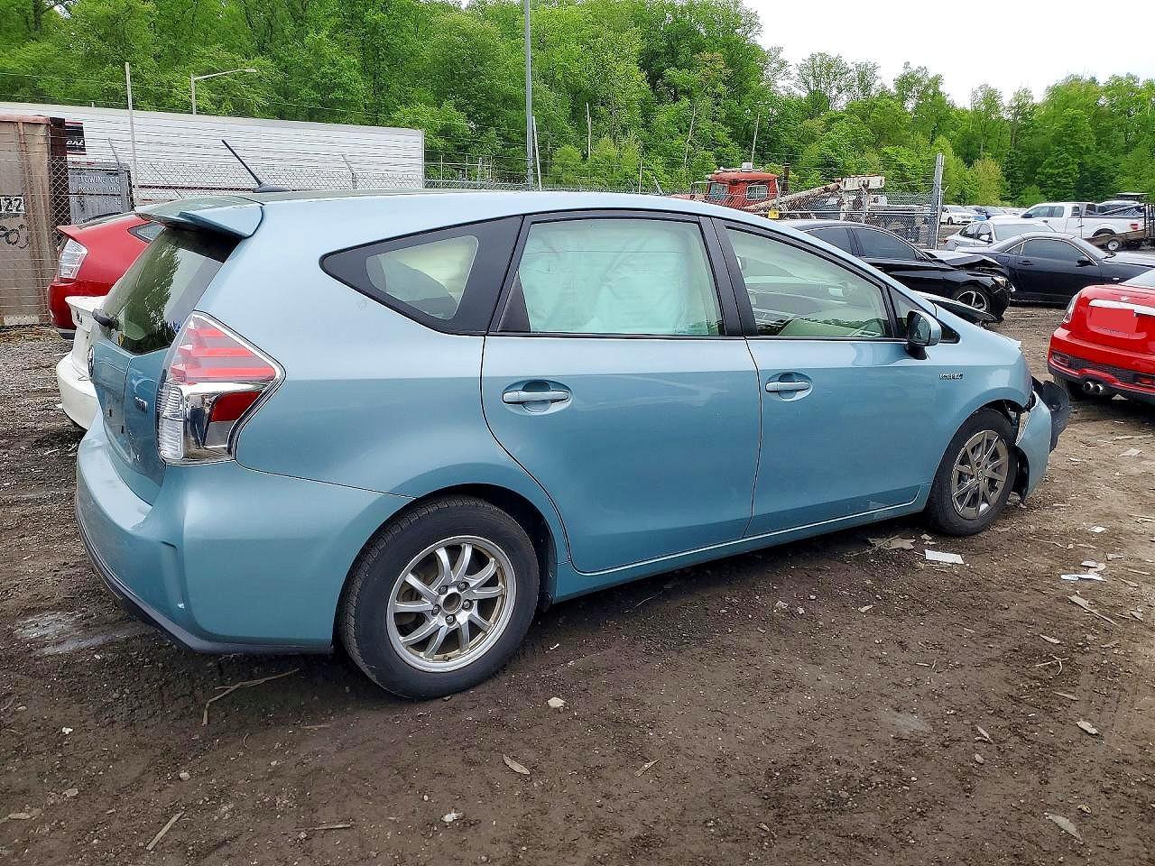2017 Toyota Prius V Four - Фото 3
