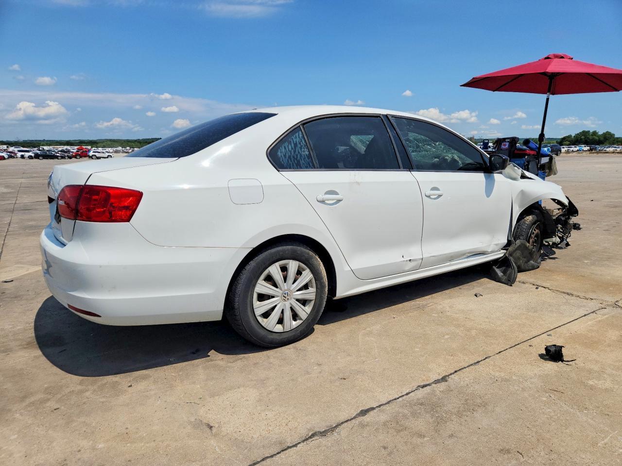2014 Volkswagen Jetta Base - Image 3