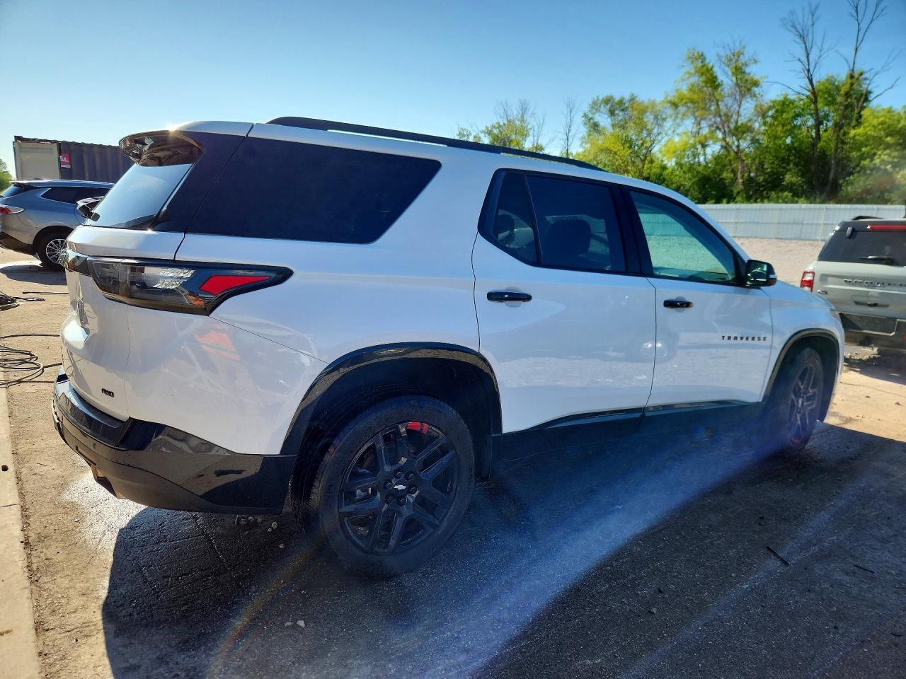 2021 Chevrolet Traverse Premier - Фото 3