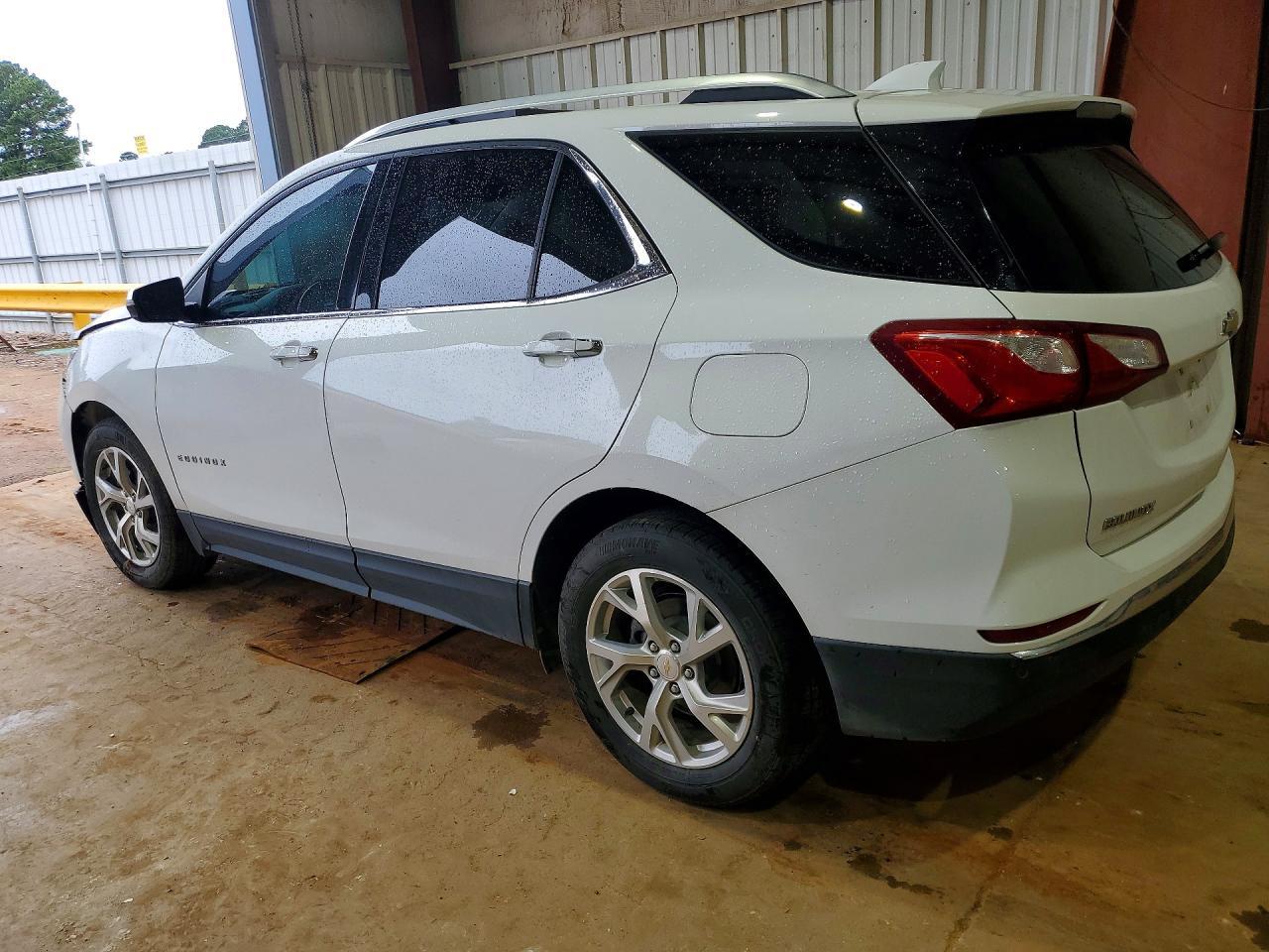 2020 Chevrolet Equinox Premier - Image 2