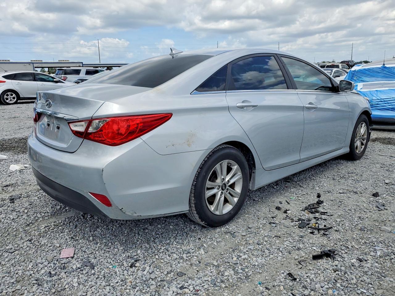 2014 Hyundai Sonata Gls - Image 3